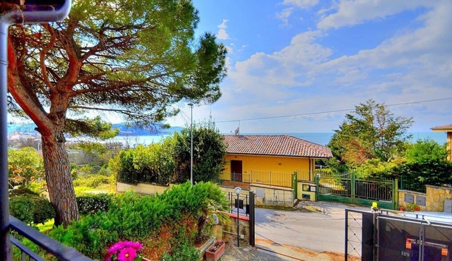 Villa Nives: A spacious three-story villa situated at a short distance from the beach, with Free WI-FI.