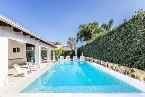 Villa Sacramento by Villa Plus