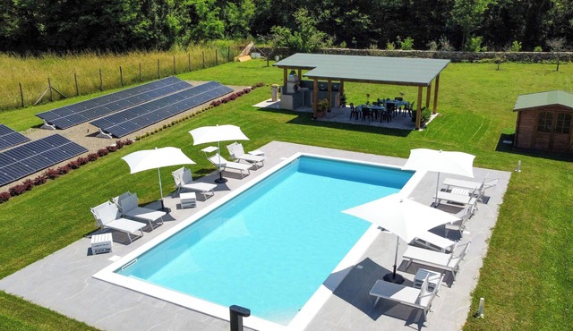 Villa with private pool - Relaxation and space for 13 or more people