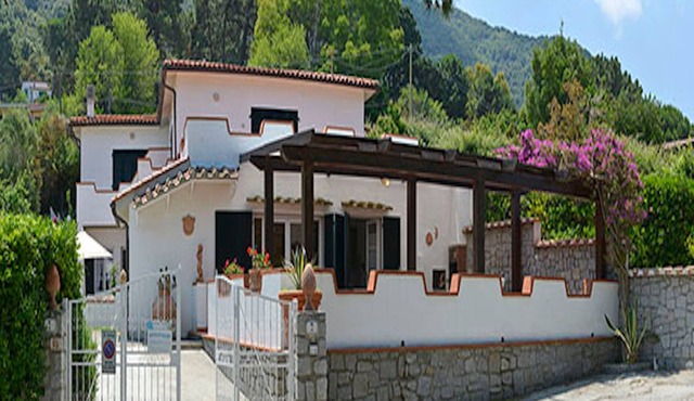 With Covered Terrace and Sea View - Apartment Denise 3 in Marciana
