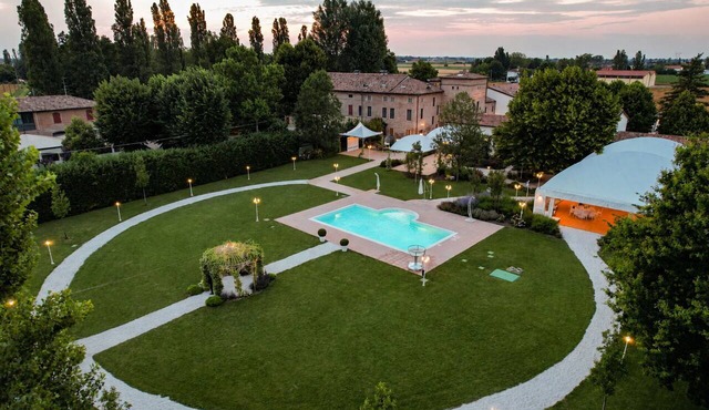 Wonderful private villa with hot tub, WIFI, private pool, A/C, TV, patio and pets allowed