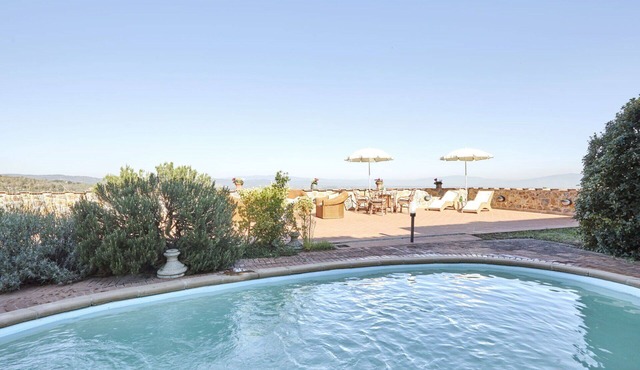 Wonderful private villa for 16 people with WIFI, private pool, A/C, hot tub, TV and balcony