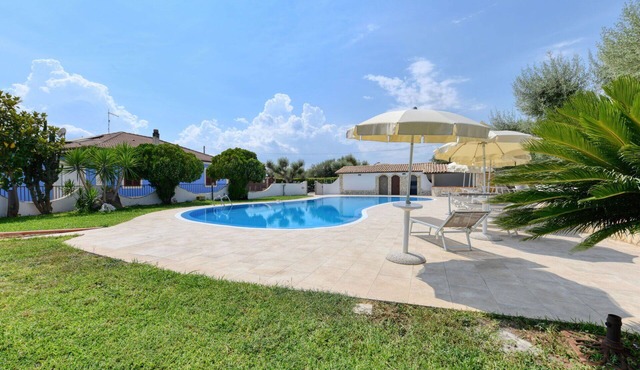 Wonderful private villa for 5 guests with A/C, WIFI, private pool, TV, terrace and pets allowed