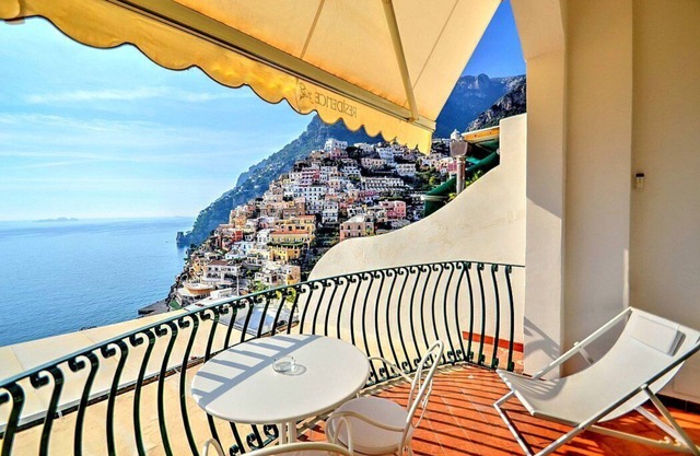 Villa Faustina A: A bright and elegant studio apartment located in the center of Positano, with Free WI-FI.