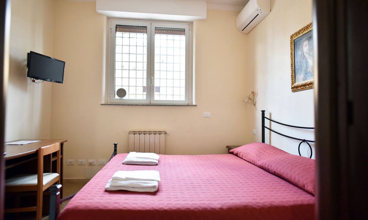 Rione XVIII Castro Pretorio Apartment | Via Curtatone 12 Apartment