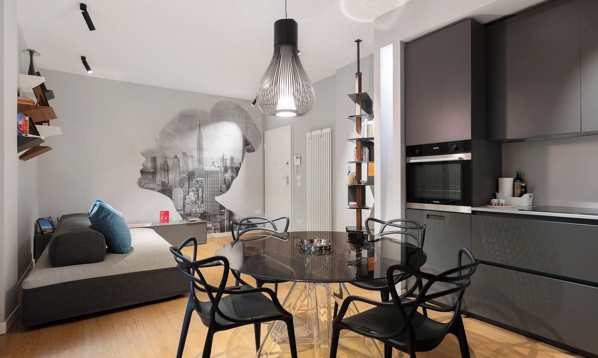 Historic Center Apartment | Caldarese Apartment with Balcony by Wonderful Italy
