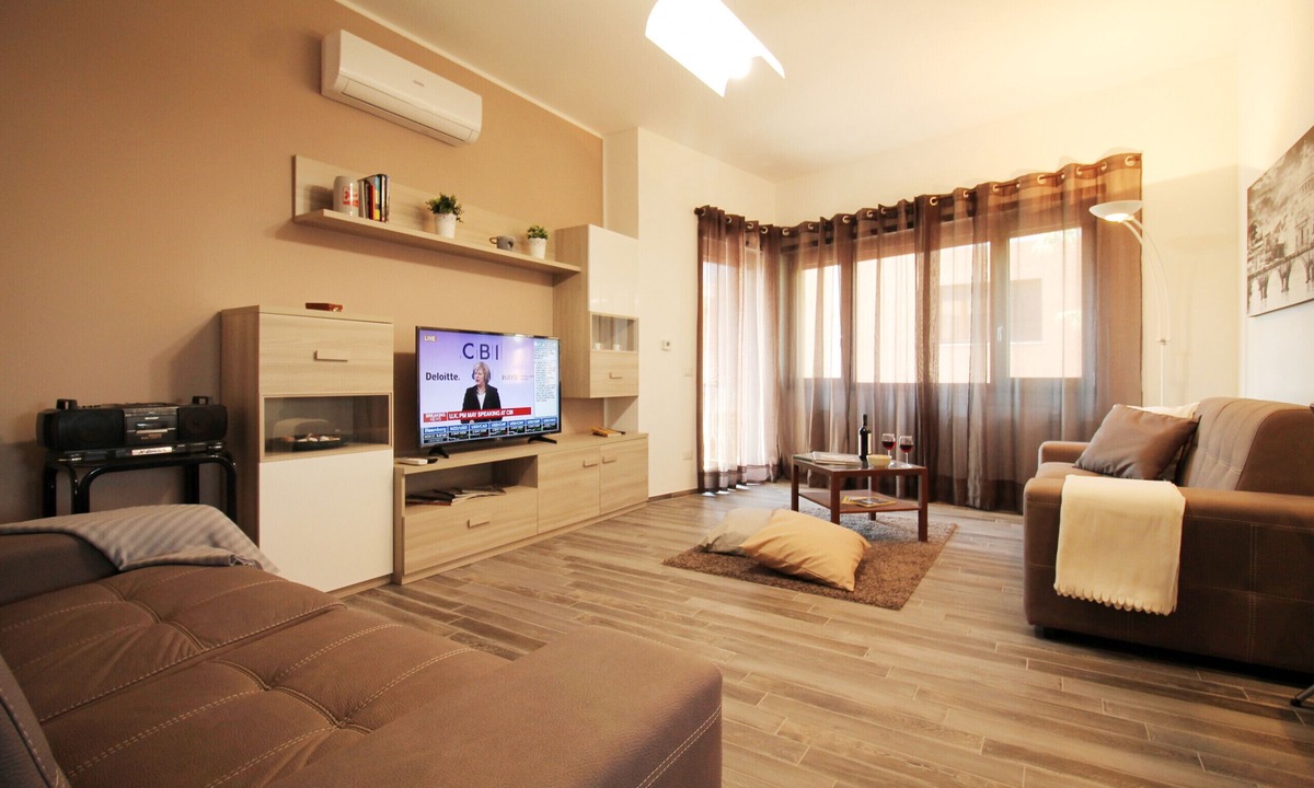 Quartiere XXXI Giuliano Dalmata Apartment | Eur Bright Spacious Apartment with balconies and parking only for small cars