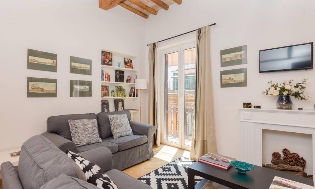 Rione II Trevi Apartment | Trevi Fountain Luxury Apartment