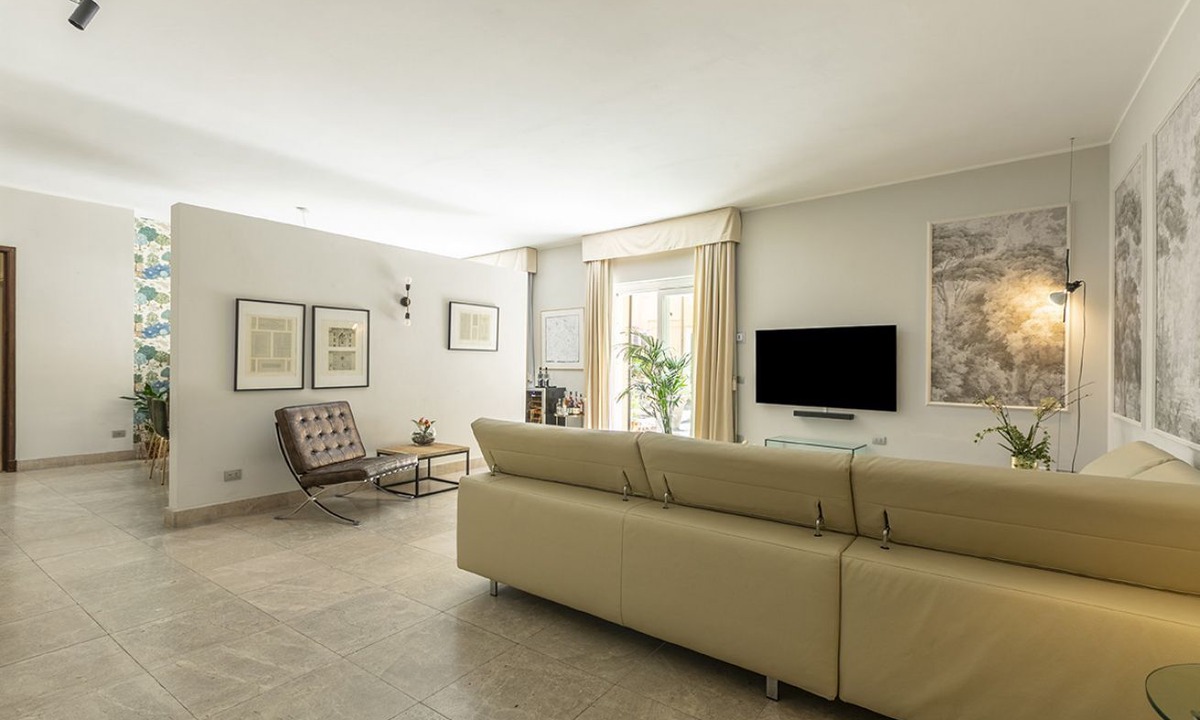Rione IV Campo Marzio Apartment | FONTANELLA BORGHESE PALACE