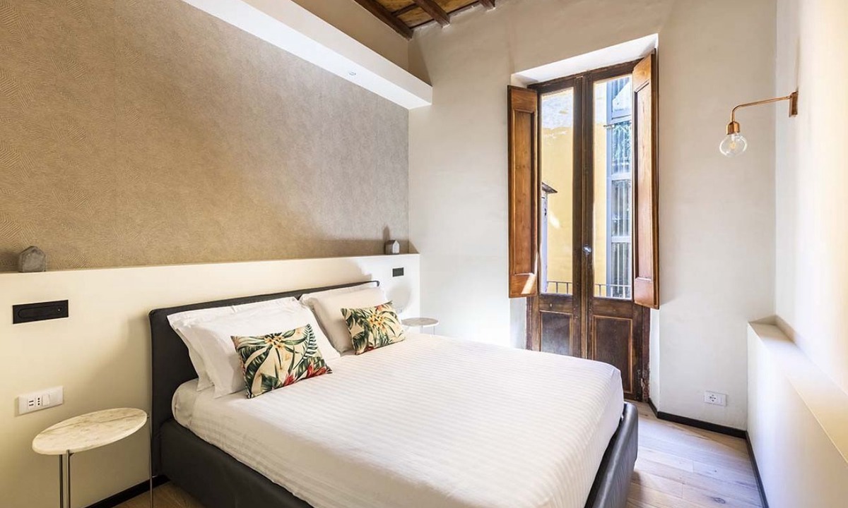 Navona Apartment | The Baullari II apartment is located in Via dei Baullari, between Piazza Navona and Campo de' Fiori, two world-famous squares, and consists of 4 large bedrooms and can accommodate up to 8 people.