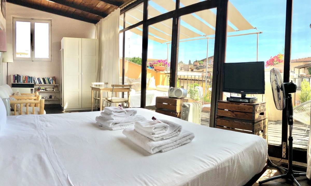 Trastevere Apartment | Artistic Loft, Terrace with a spectacular view of Trastevere!