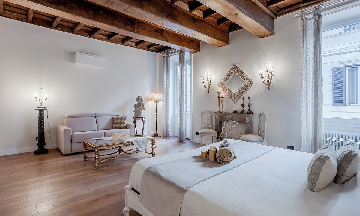 Rione IV Campo Marzio Apartment | Phenomenal 3-bedroom apartment with balcony & bathtub in the heart of Rome