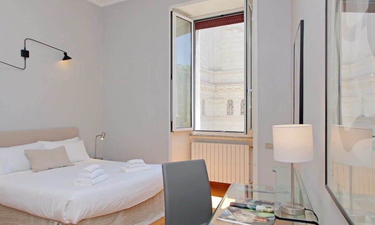 Rione XI Sant'Angelo Apartment | Exclusive Historic Ghetto Flatinrome