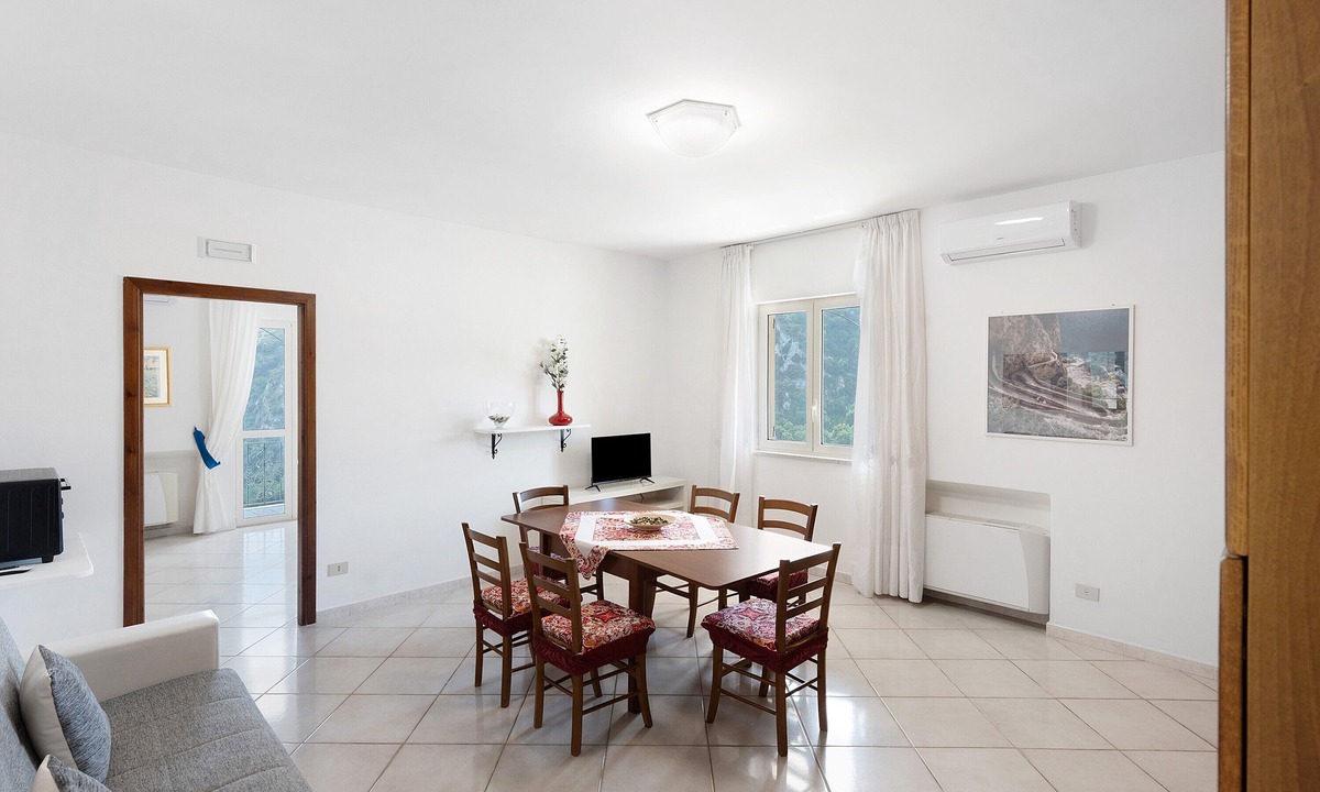 Termini Apartment | Apartment 'Appartamento Capri' with Sea View, Wi-Fi and Air Conditioning