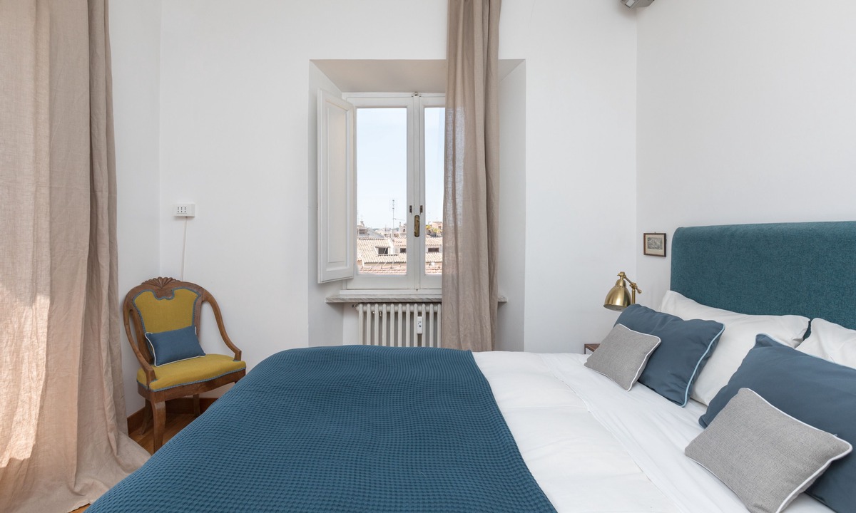 Rome City Centre Apartment | Pantheon view , near Vatican, Piazza Navona Trevi Fountain