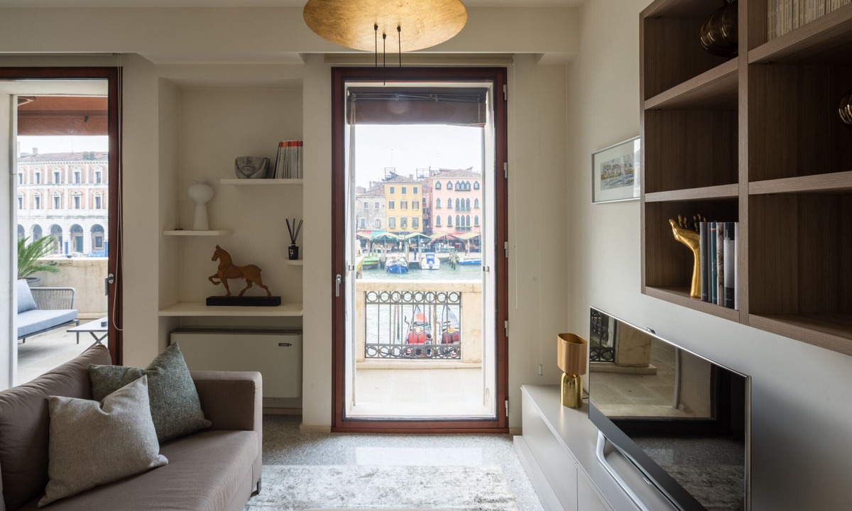 Cannaregio Apartment | Grand Canal Luxury Apartment with Terrace R&R