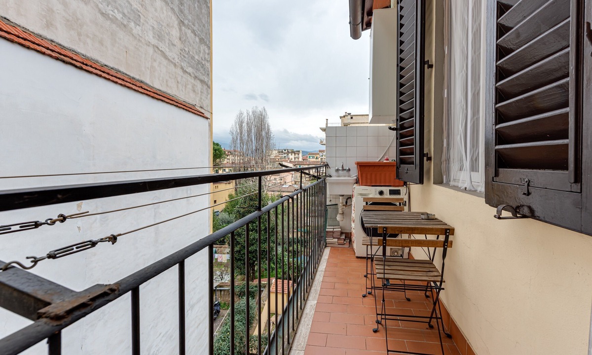 Santa Croce Apartment | Apartment 'Giotto Palace' with Balcony, Wi-Fi and Air Conditioning