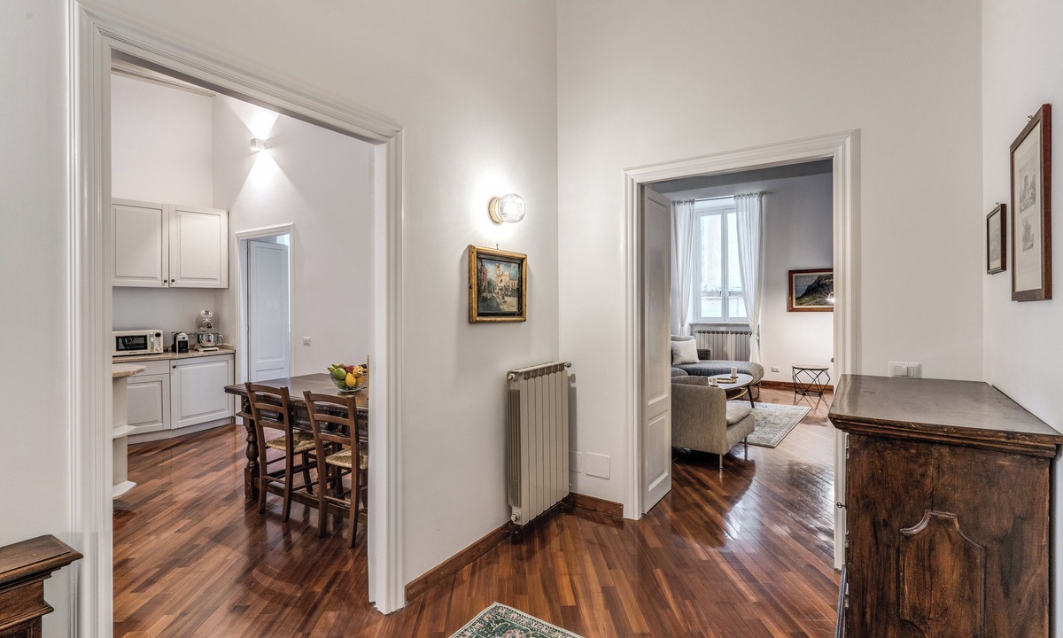 Rione VII Regola Apartment | Spacious Apt in the Center of Rome