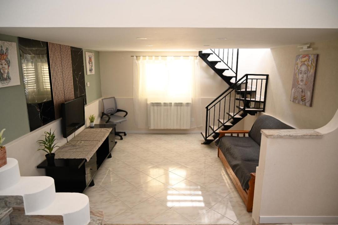San Cataldo Apartment | Casa vacanze Desiree situata zona centro commerciale il Casale