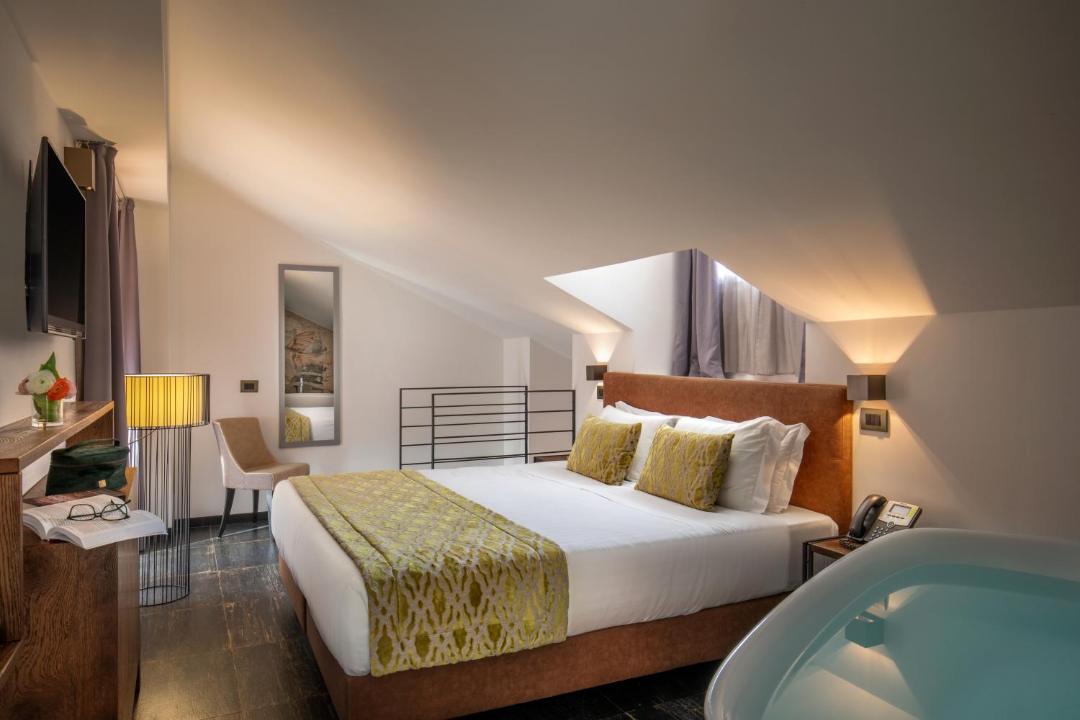 Rione VII Regola Hotel | Navona Essence Hotel