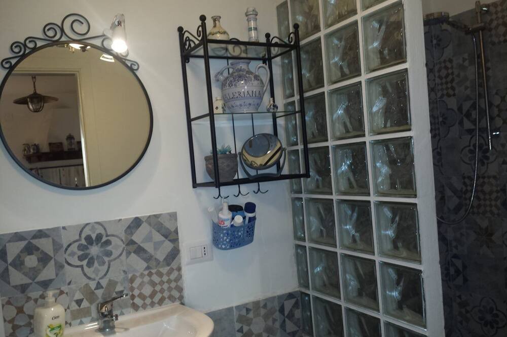 Photo of Bathroom in Addaura