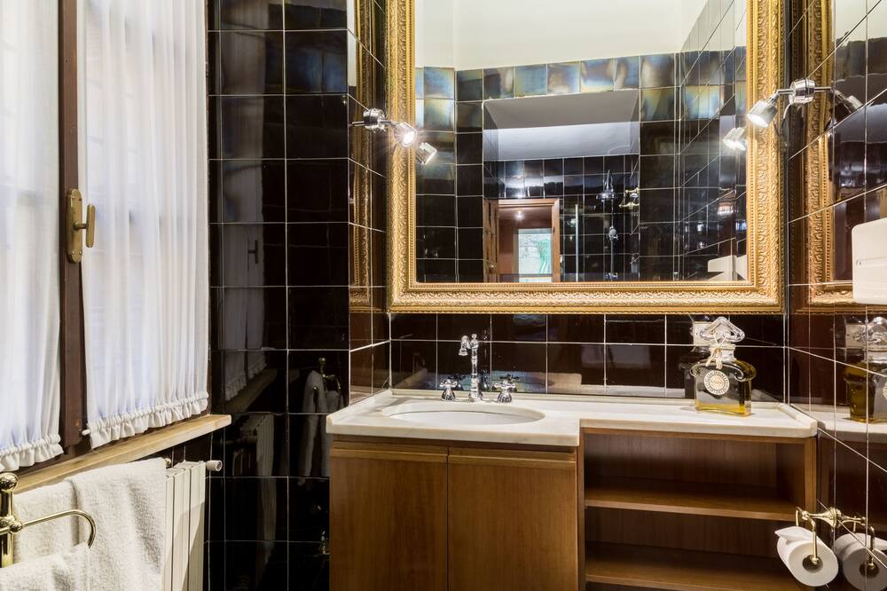 Photo of Bathroom in Rione IX Pigna