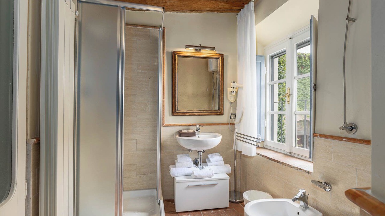 Photo of Bathroom in Calci