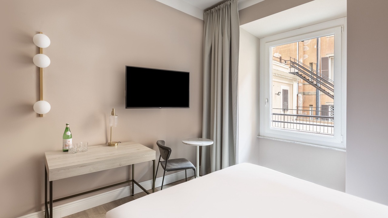 Photo of Bedroom in Rome City Centre
