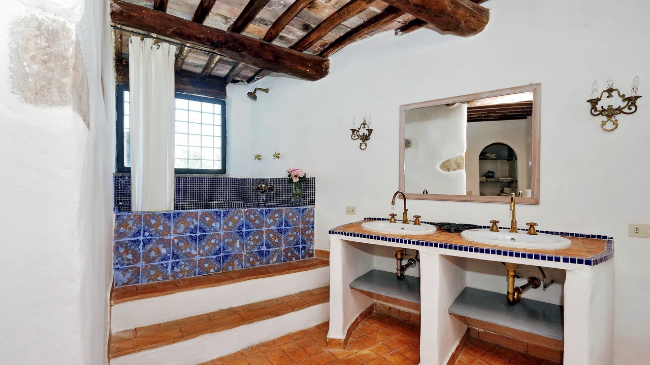 Photo of Bathroom in Corbara