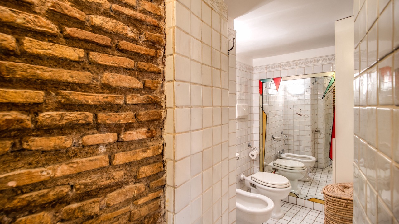 Photo of Bathroom in Rione VI Parione