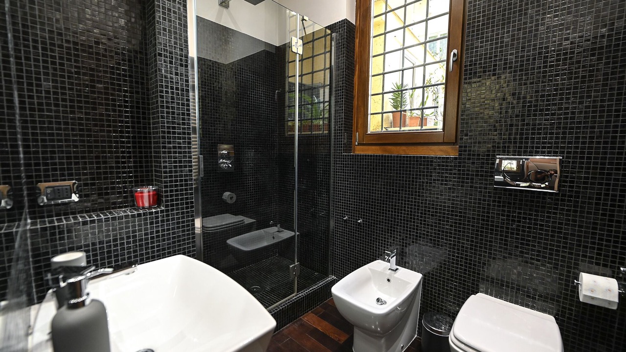 Photo of Bathroom in Rione VI Parione