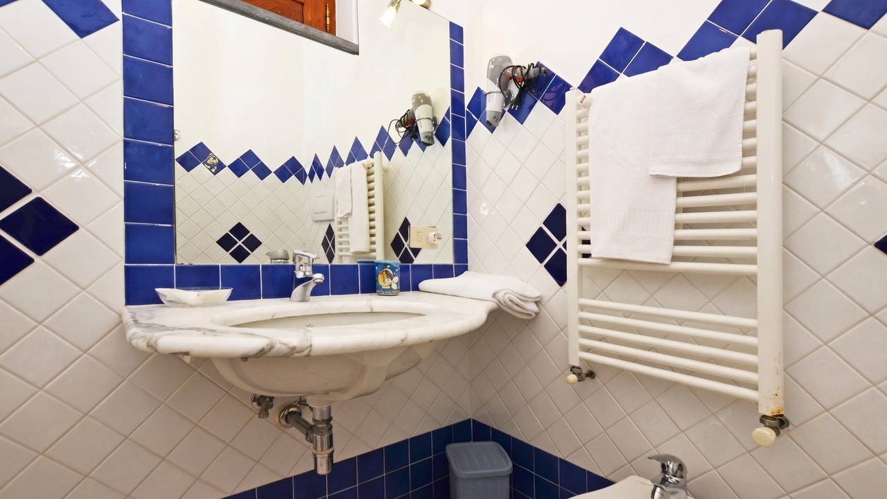Photo of Bathroom in Furore
