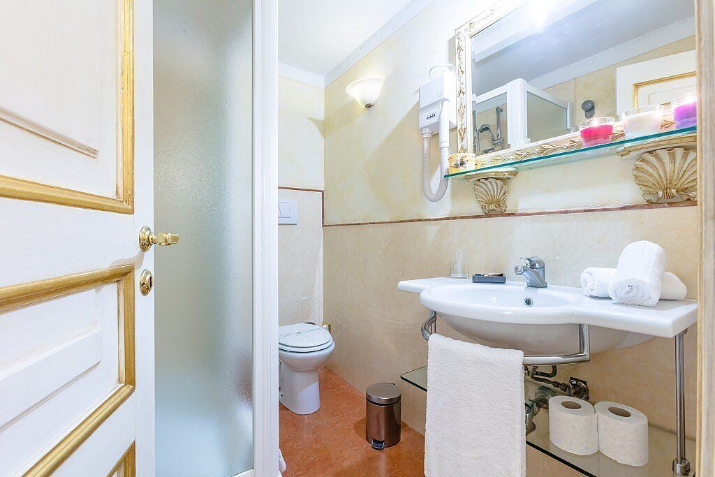 Photo of Bathroom in Duomo