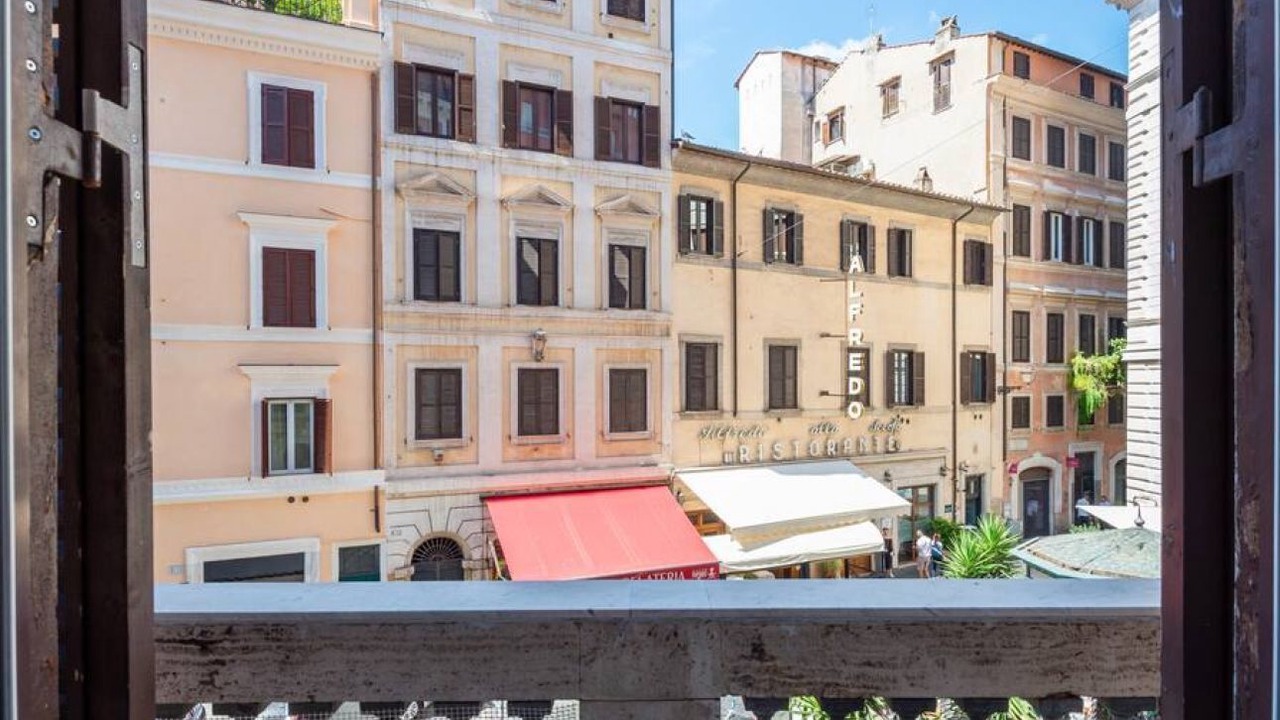 Photo of Others in Navona