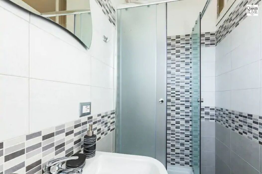 Photo of Bathroom in Rione XVI Ludovisi