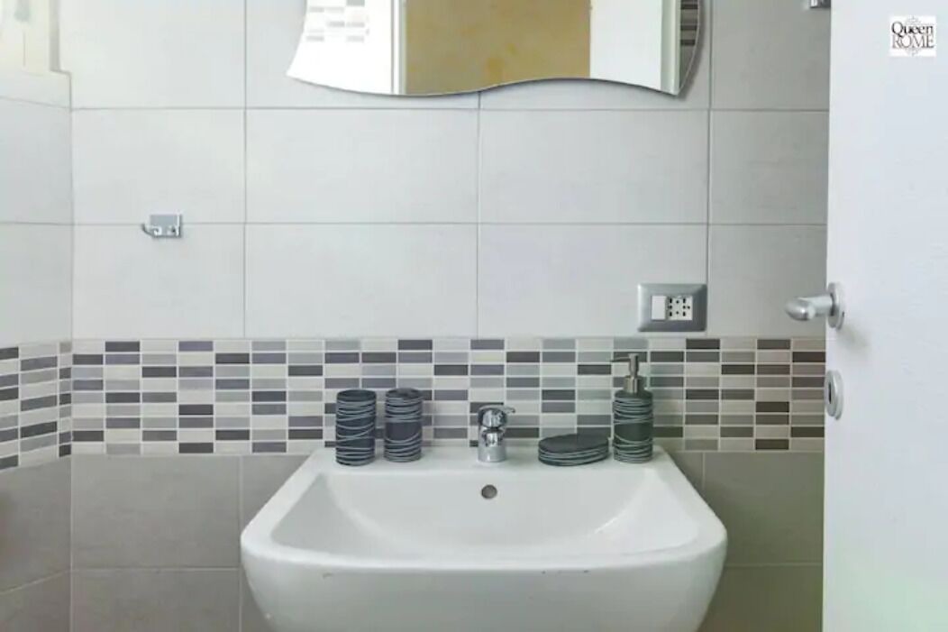Photo of Bathroom in Rione XVI Ludovisi