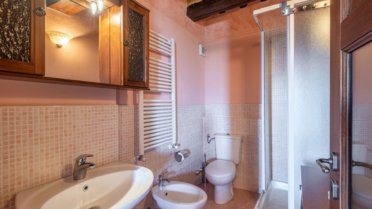 Photo of Bathroom in Montalcino