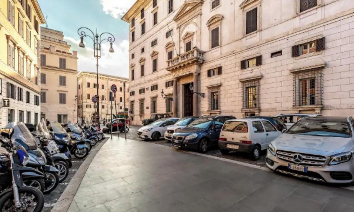 Photo of Others in Navona