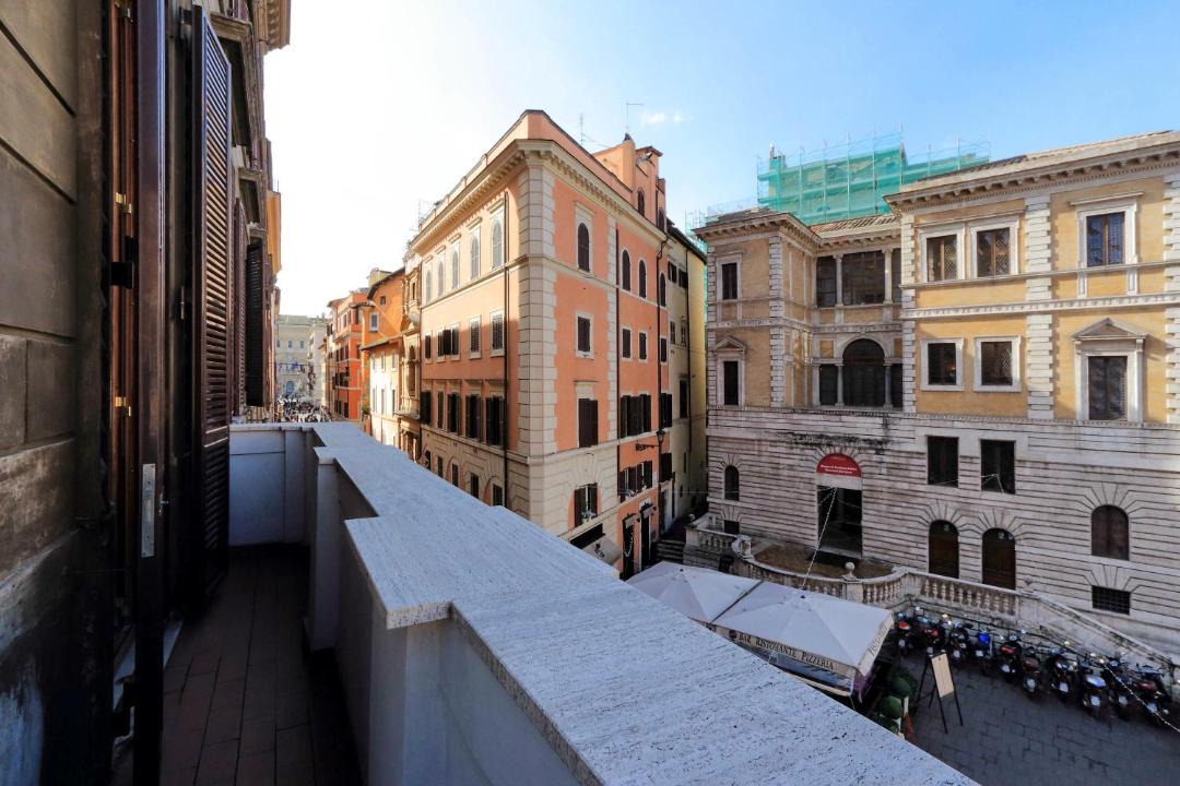 Photo of Others in Navona
