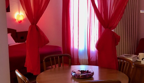 Romantic Studio Suite, 1 Queen Bed, Private Bathroom, Garden Area