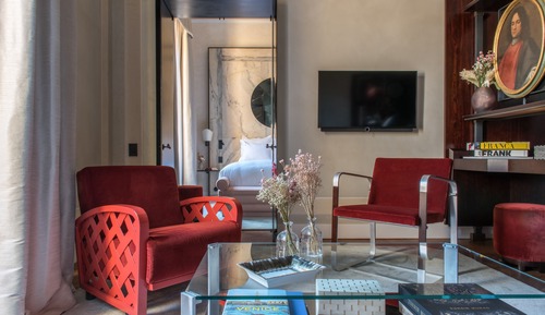 Suite, Pool Access
