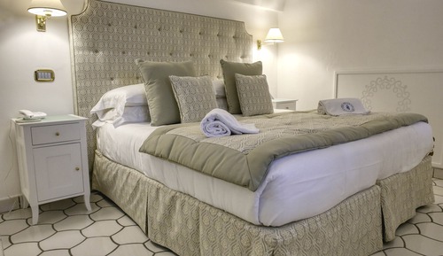 Traditional Suite