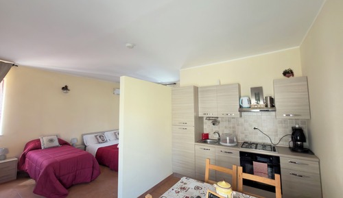 Comfort Condo, Hill View