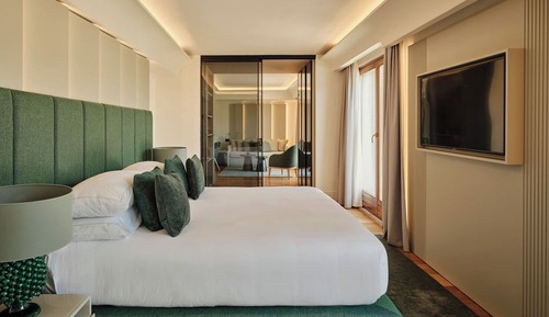 Family Suite (2 Adults + 2 Children)