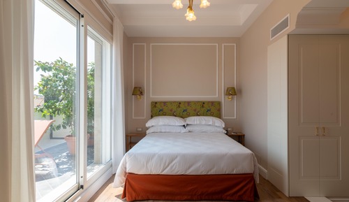 Junior Suite, 1 Queen Bed, Kitchenette (with Single Sofabed)