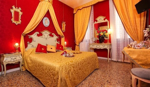 Deluxe Double Room, Canal View