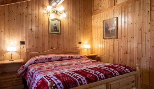 Two-Bedroom Deluxe Apartment with Balcony
