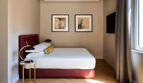 Boutique Queen Room with City View