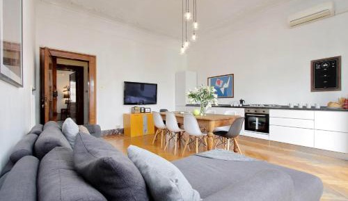 Three-Bedroom Deluxe Apartment