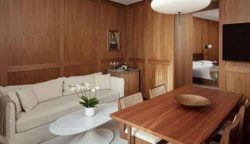 Signature King Suite